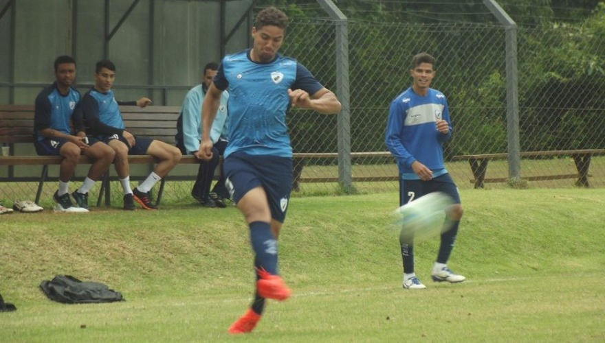 Em treino matinal, LEC fecha preparação para duelo na capita