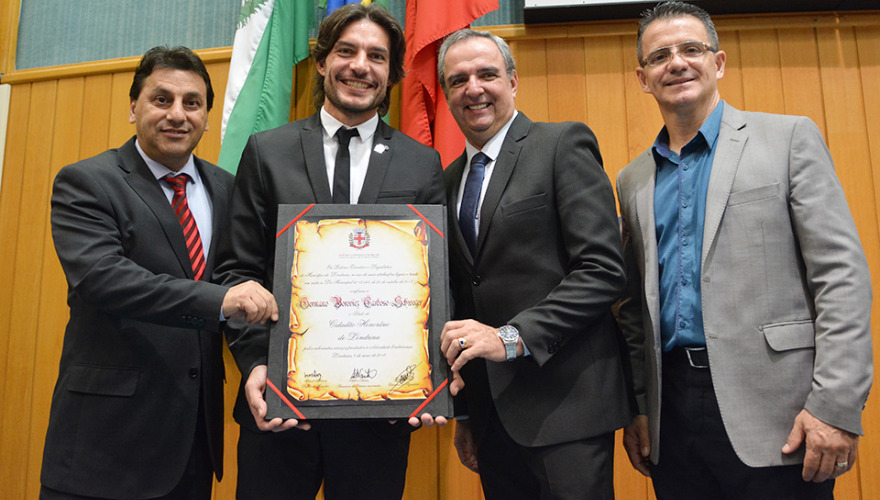 Germano recebe o título de Cidadão Honorário de Londrina Germano recebe o título de Cidadão Honorário de Londrina