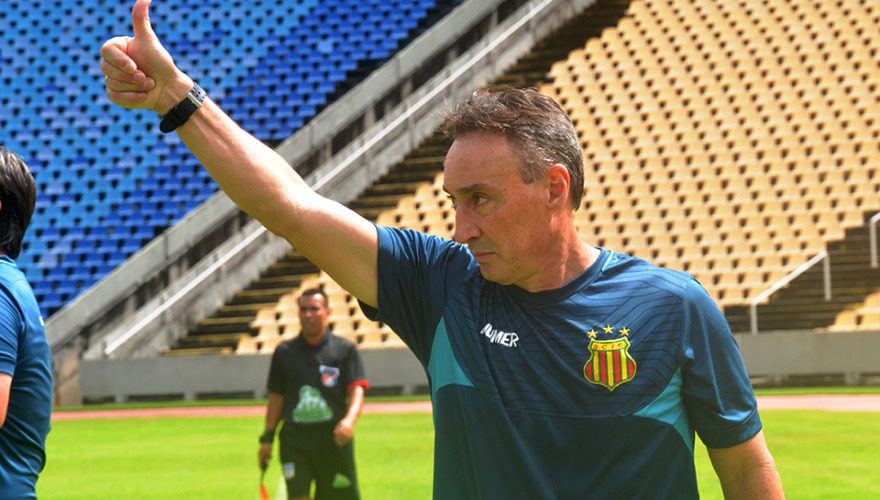 Roberto Fonseca é o novo treinador do Londrina Roberto Fonseca é o novo treinador do Londrina