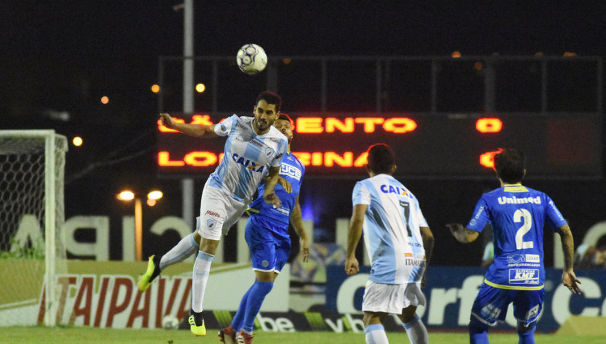 Tubarão derruba o último invicto da Série B 