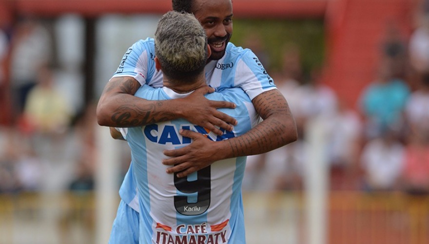 Tubarão sai em vantagem rumo à Semifinal do PR-2017 Tubarão sai em vantagem rumo à Semifinal do PR-2017