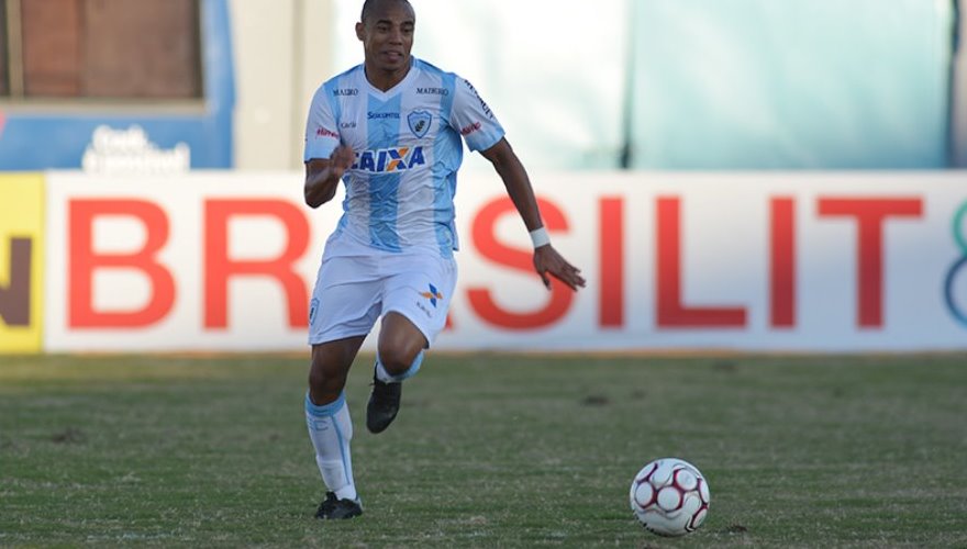 TUBARÃO VENCE O GUARANI DE VIRADA E JÁ TEM PONTOS DE G4
