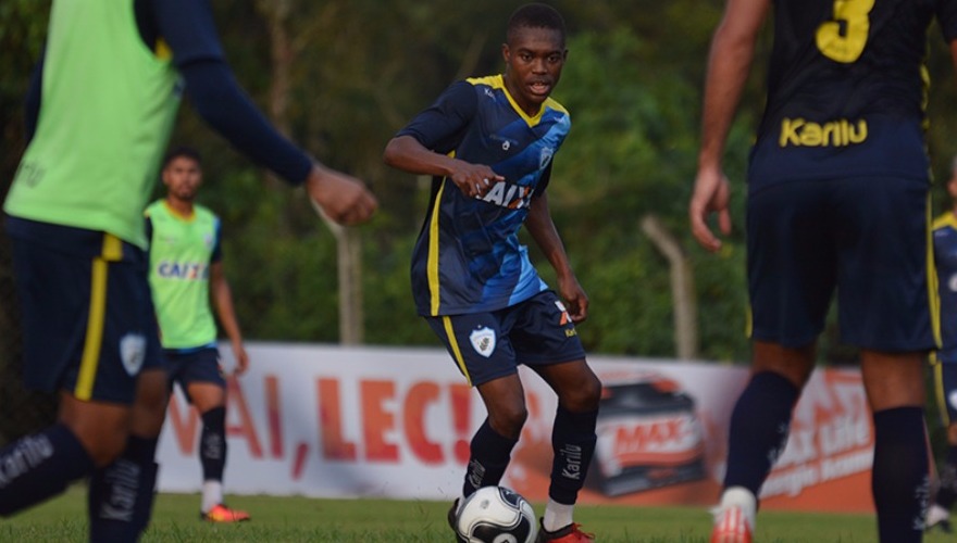 Yaya aponta a estratégia para enfrentar o Atlético Yaya aponta a estratégia para enfrentar o Atlético