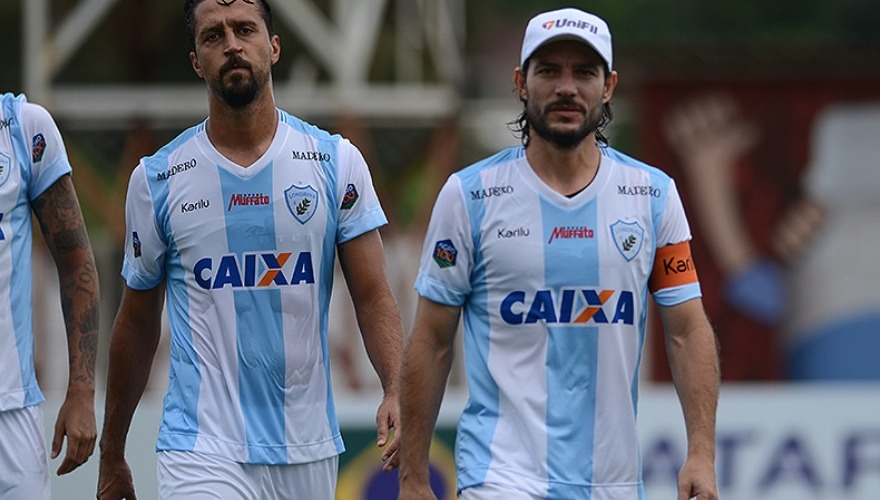 Com futebol em evolução, LEC enfrenta o Paraná Clube