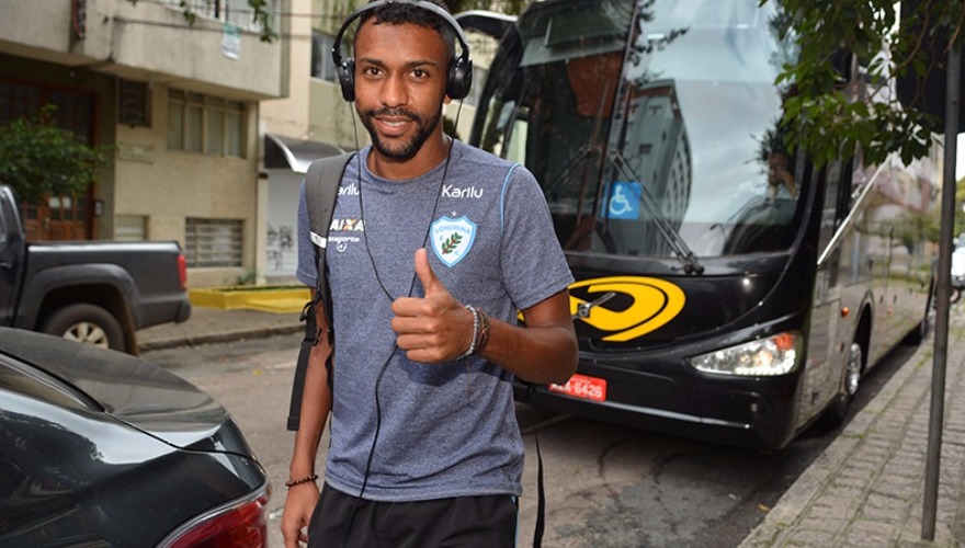 Tubarão já está em Curitiba para enfrentar o Atlético Tubarão já está em Curitiba para enfrentar o Atlético
