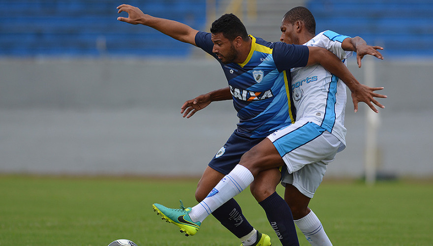 Tubarão recebe o Linense em jogo-treino aberto ao público