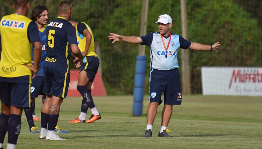 Quinta-feira de treino tático antes da viagem a Foz