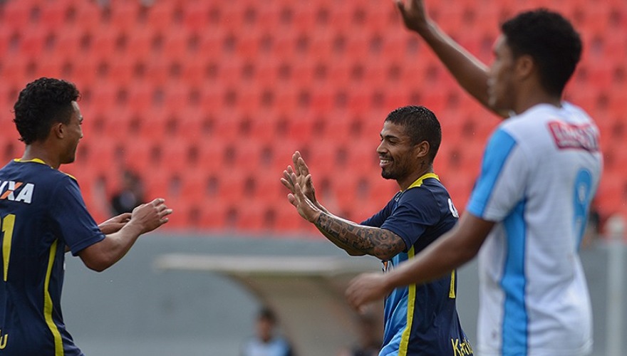 Tubarão vence o último teste antes da estreia na temporada Tubarão vence o último teste antes da estreia na temporada